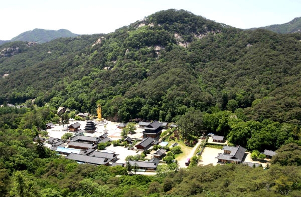 유네스코 문화유산으로 등록된 한국의 산지승원 7곳 중 하나인 속리산 법주사. 사진=문화재청