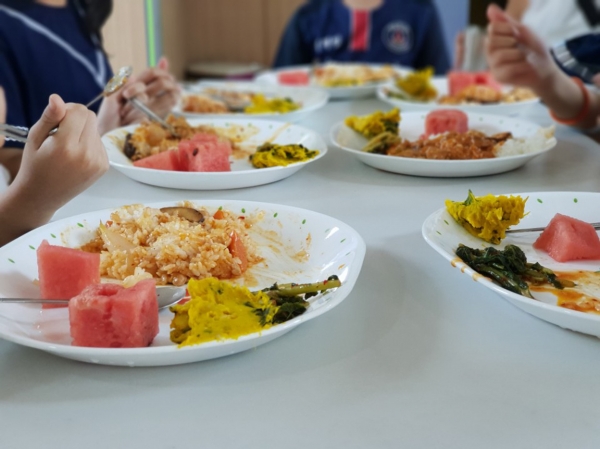 성남시는 여름방학 동안 밥을 거를 우려가 있는 아동 3463명에게 급식을 지원한다. 이를 위해 시는 7월 18일부터 8월 30일까지 결식아동 급식 예산 6억5000만원을 투입한다. / 사진=뉴시스