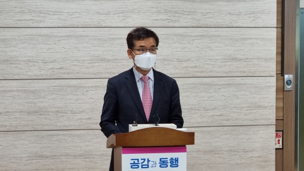 윤건영 충북교육감선거 후보가 9일 교육청 브리핑실에서 단일화 협상이 결렬됐다고 밝혔다. 사진=뉴시스.