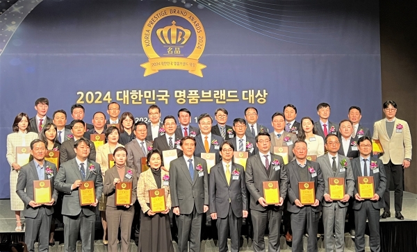 3월 27일 서울 중구 더플라자호텔에서 열린 시상식에서 수상자들이 기념촬영을 하고 있다. (청주시 농식품유통과 제공)