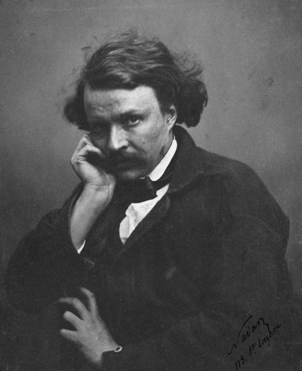 나다르(프랑스, 1820 ~1910)파리에 최초로 초상 사진관을 열어 대단한 인기를 얻었다.