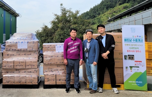 충북 충주에서 만든 '사과맛보리'가 베트남 수출 길에 오른다. 사진=뉴시스 제공.